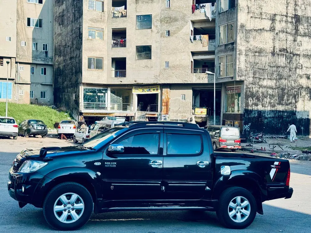 Toyota Hilux 2009 for Sale in Islamabad Image-1