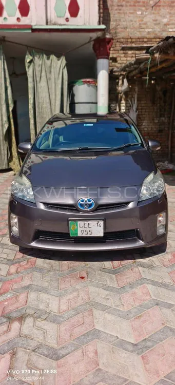 Toyota Prius 2011 for Sale in Peshawar Image-1