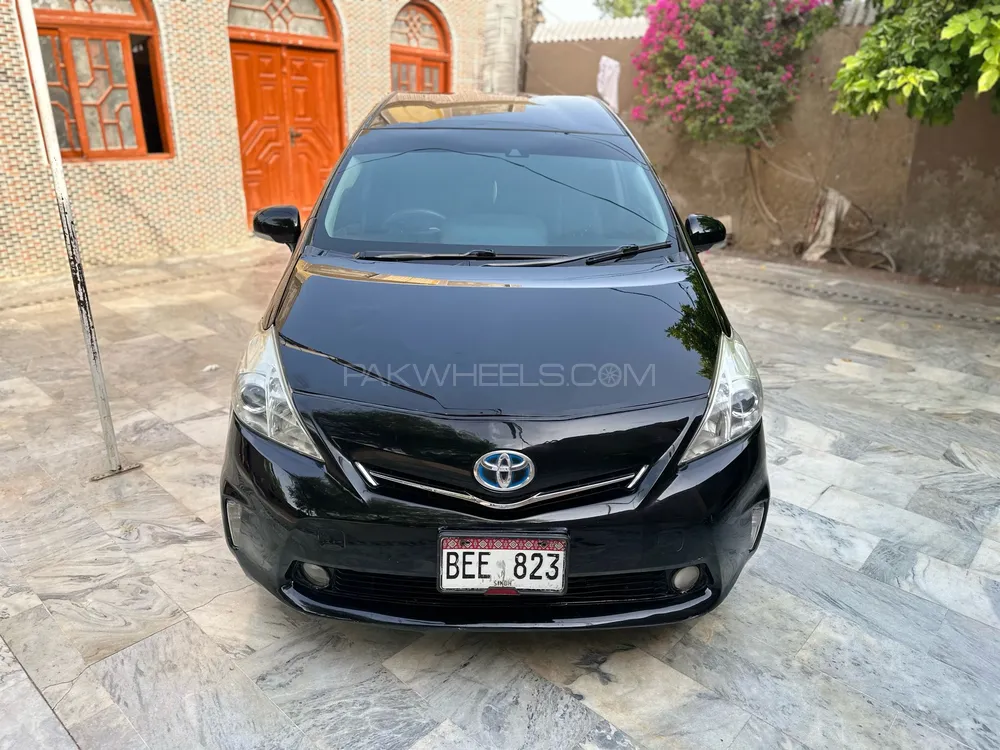 Toyota Prius Alpha 2012 for Sale in Sukkur Image-1