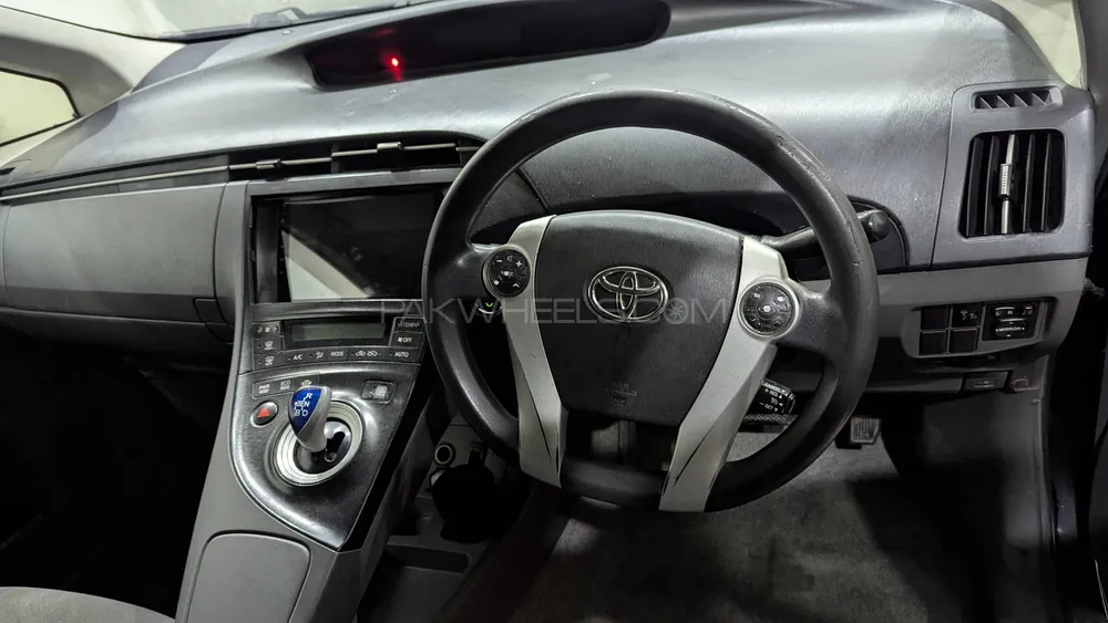 Toyota Prius 2010 for Sale in Lahore Image-1