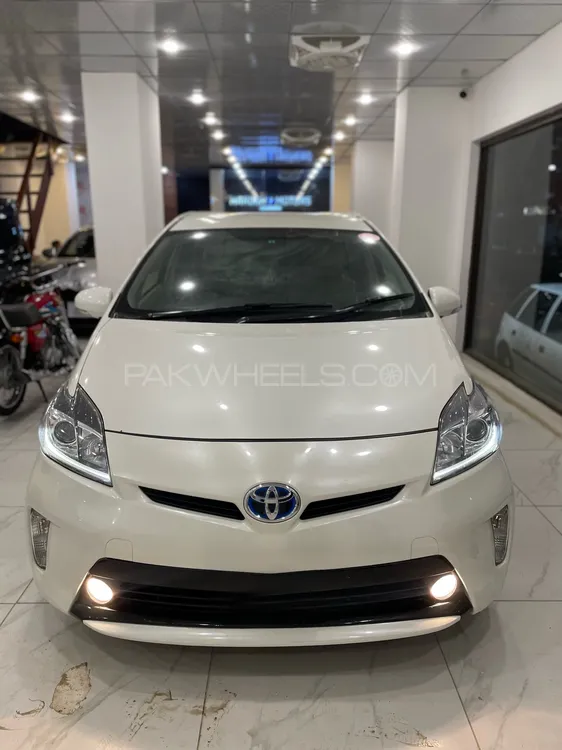 Toyota Prius 2014 for Sale in Karachi Image-1
