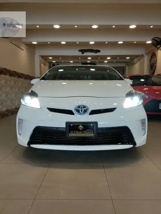 Toyota Prius 2015 for Sale in Karachi Image-1