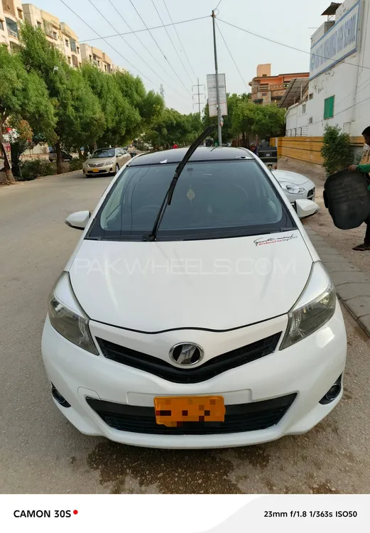 Toyota Vitz 2013 for Sale in Hyderabad Image-1