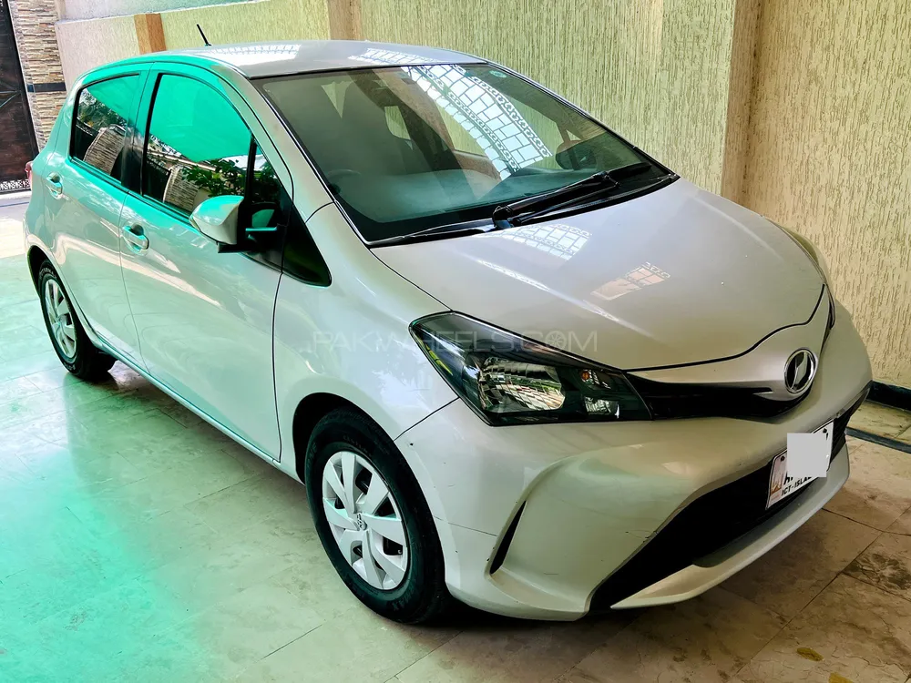 Toyota Vitz 2014 for Sale in Peshawar Image-1