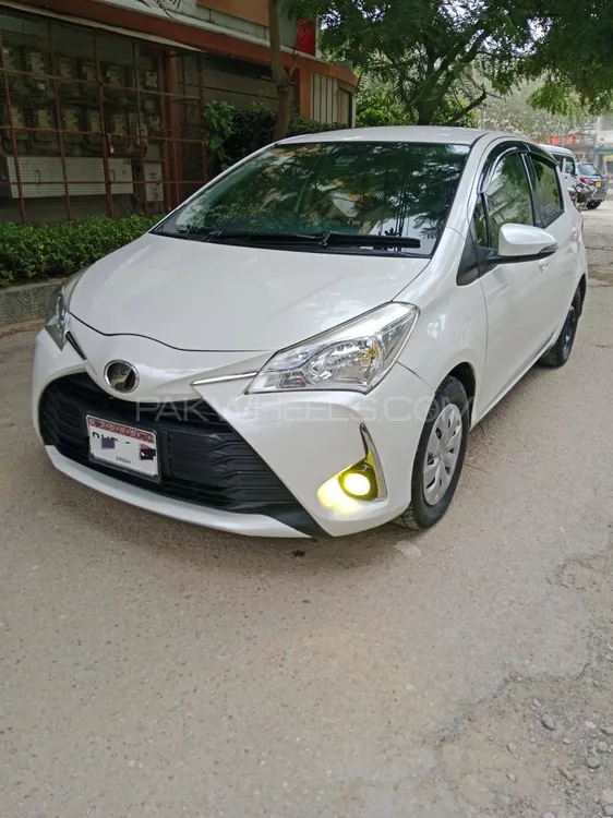 Toyota Vitz 2017 for Sale in Karachi Image-1