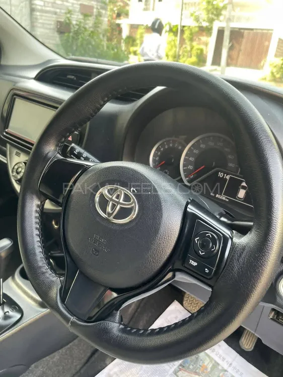 Toyota Vitz 2017 for Sale in Lahore Image-1