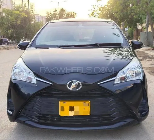 Toyota Vitz 2017 for Sale in Karachi Image-1