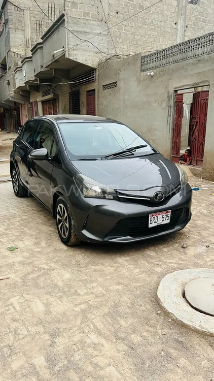 Toyota Vitz 2014 for Sale in Karachi Image-1