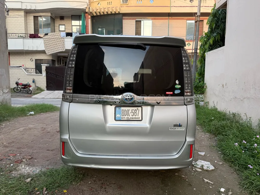 Toyota Voxy 2014 for Sale in Lahore Toyota Voxy 2014 for Sale in Lahore Image-5
