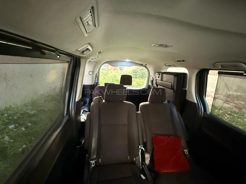 Toyota Voxy 2014 for Sale in Lahore Toyota Voxy 2014 for Sale in Lahore Image-10