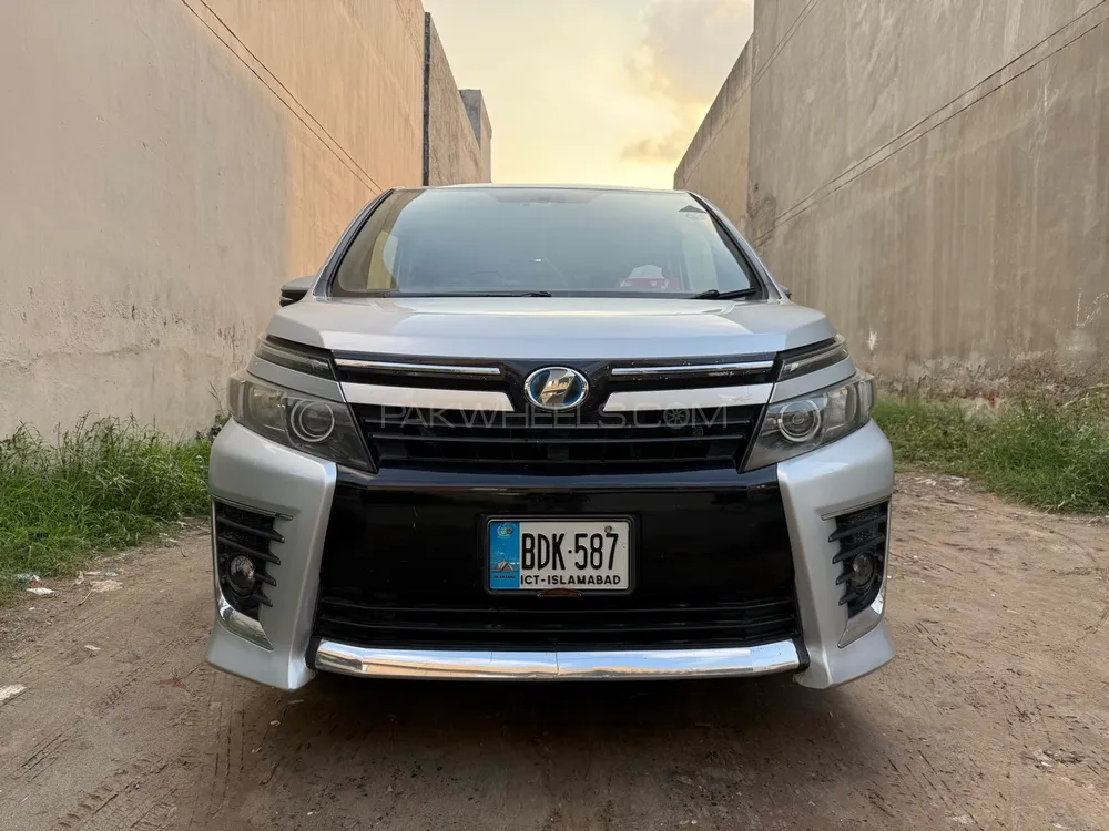 Toyota Voxy 2014 for Sale in Lahore Image-1