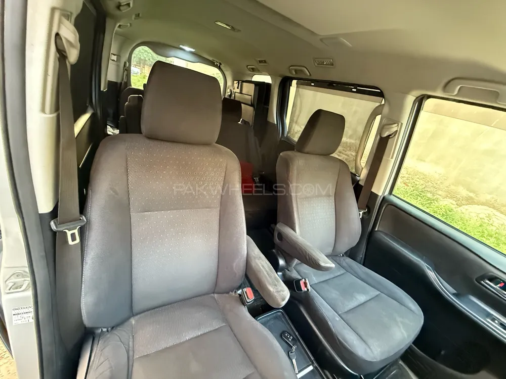 Toyota Voxy 2014 for Sale in Lahore Toyota Voxy 2014 for Sale in Lahore Image-8