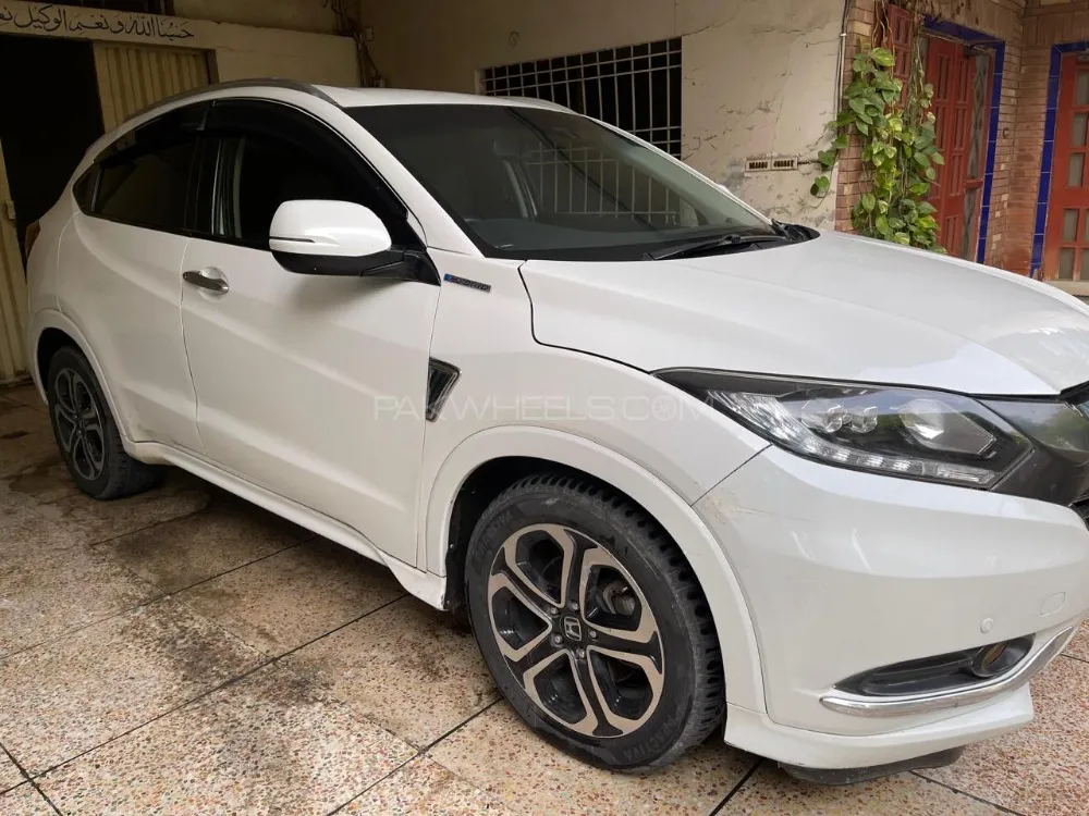 Honda Vezel 2015 for Sale in Lahore Image-1
