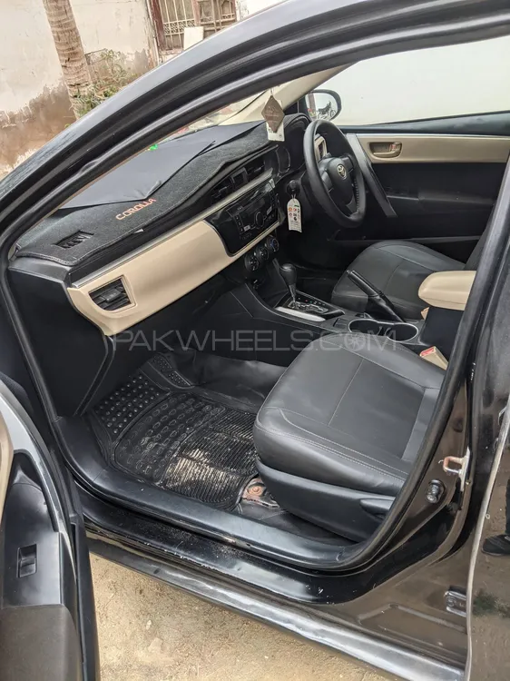 Toyota Corolla 2015 for Sale in Karachi Image-1