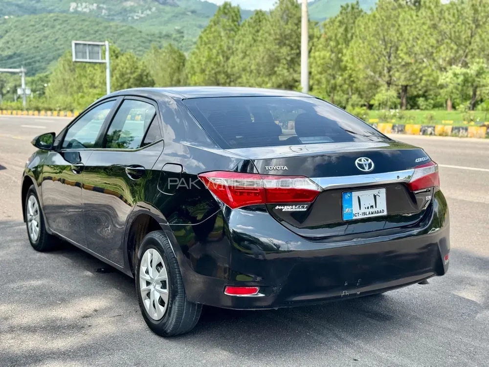 Toyota Corolla 2015 for Sale in Islamabad Image-1