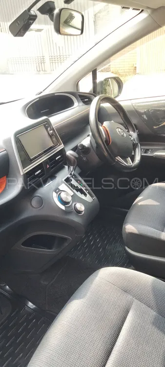 Toyota Sienta 2018 for Sale in Peshawar Toyota Sienta 2018 for Sale in Peshawar Image-11