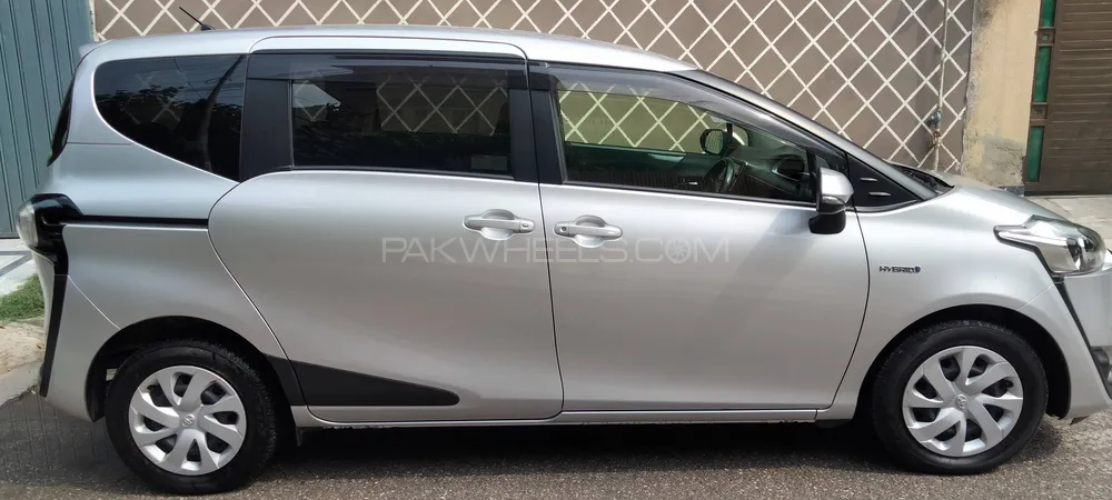 Toyota Sienta 2018 for Sale in Peshawar Toyota Sienta 2018 for Sale in Peshawar Image-4
