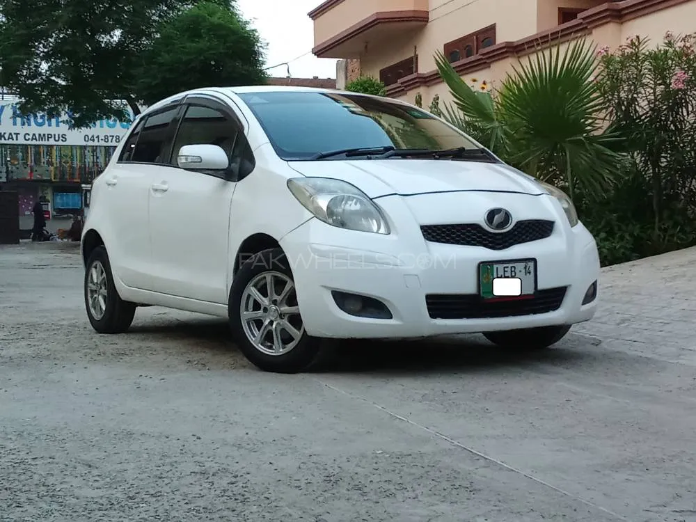 Toyota Vitz 2010 for Sale in Faisalabad Image-1