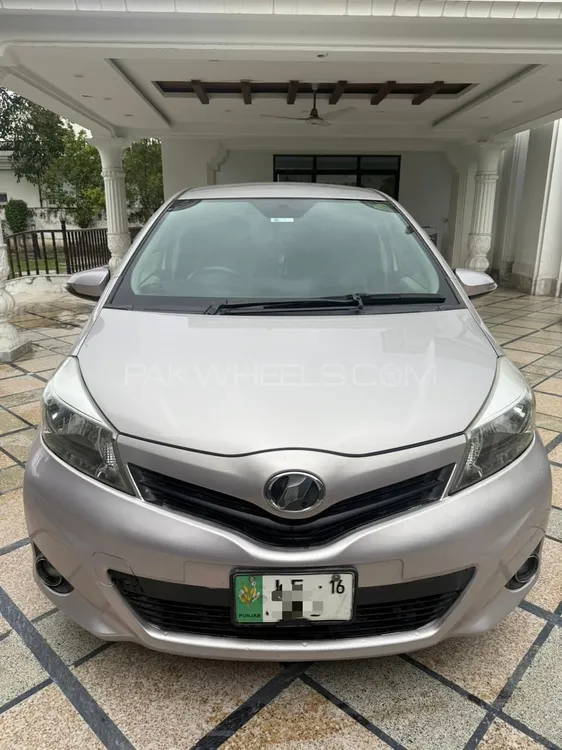 Toyota Vitz 2012 for Sale in Lahore Image-1