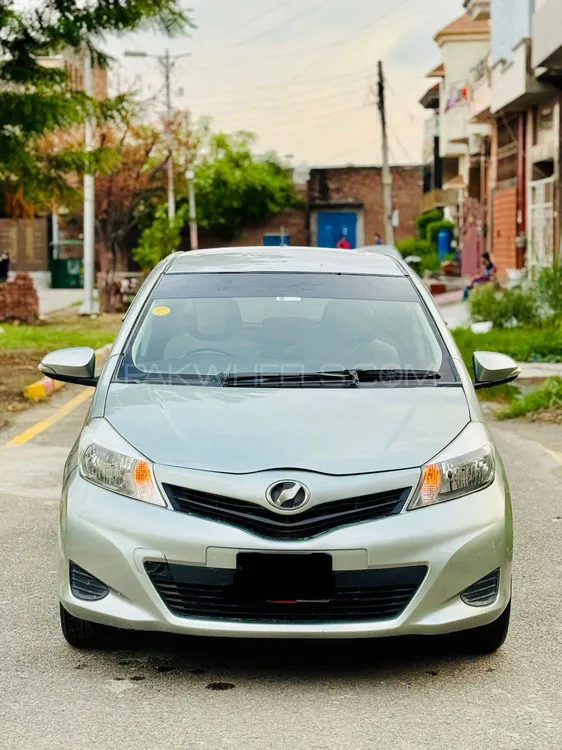 Toyota Vitz 2013 for Sale in Faisalabad Image-1