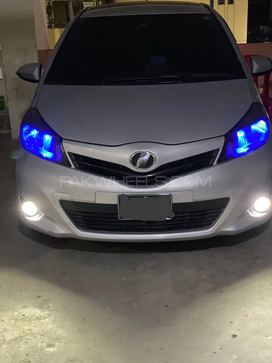 Toyota Vitz 2013 for Sale in Karachi Image-1