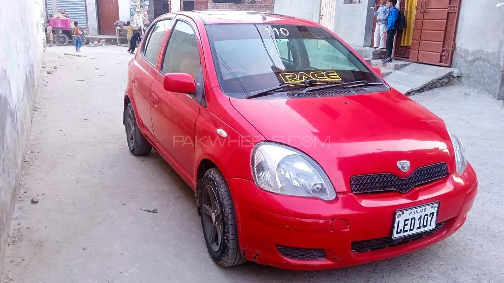 Toyota Vitz 2000 for Sale in Lahore Image-1