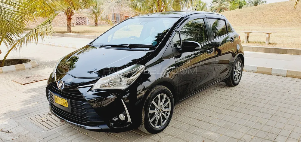 Toyota Vitz 2017 for Sale in Karachi Image-1