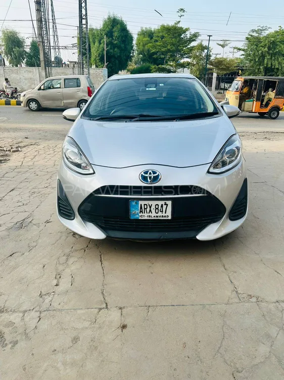 Toyota Aqua 2017 for Sale in Multan Image-1