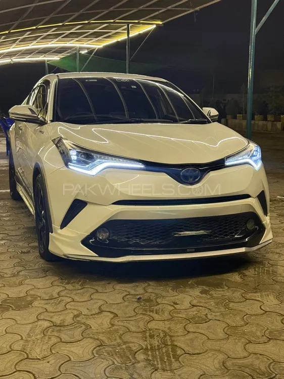Toyota C-HR 2017 for Sale in Islamabad Image-1