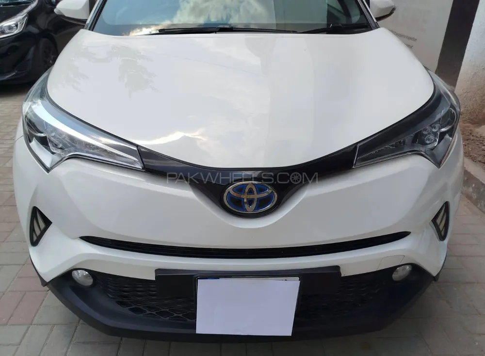 Toyota C-HR 2017 for Sale in Islamabad Image-1