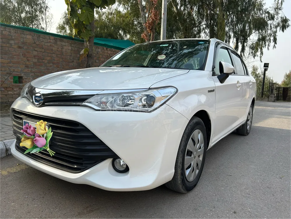 Toyota Corolla Axio 2016 for Sale in Peshawar Image-1