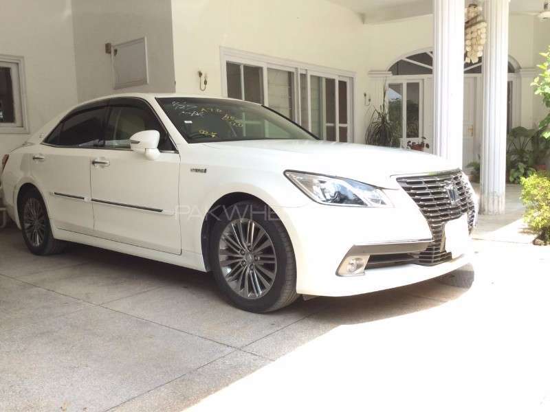 Toyota Crown 2013 for Sale in Peshawar Image-1