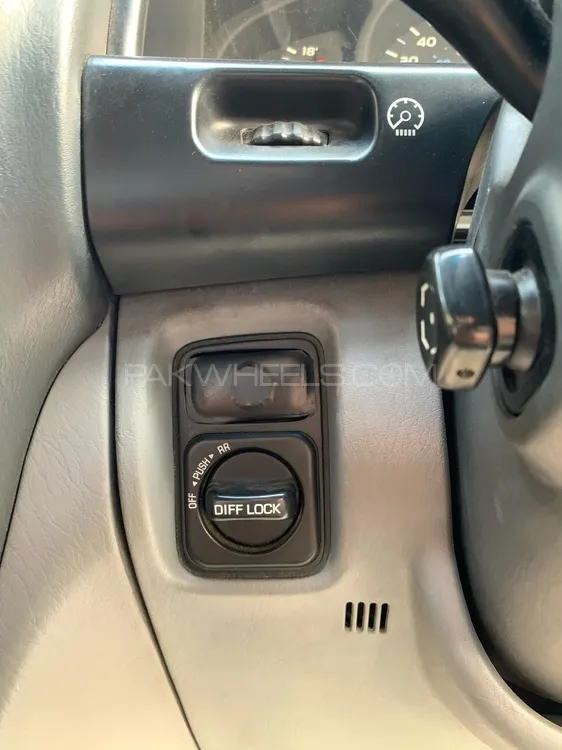 Toyota Land Cruiser 1998 for Sale in Faisalabad Toyota Land Cruiser 1998 for Sale in Faisalabad Image-13