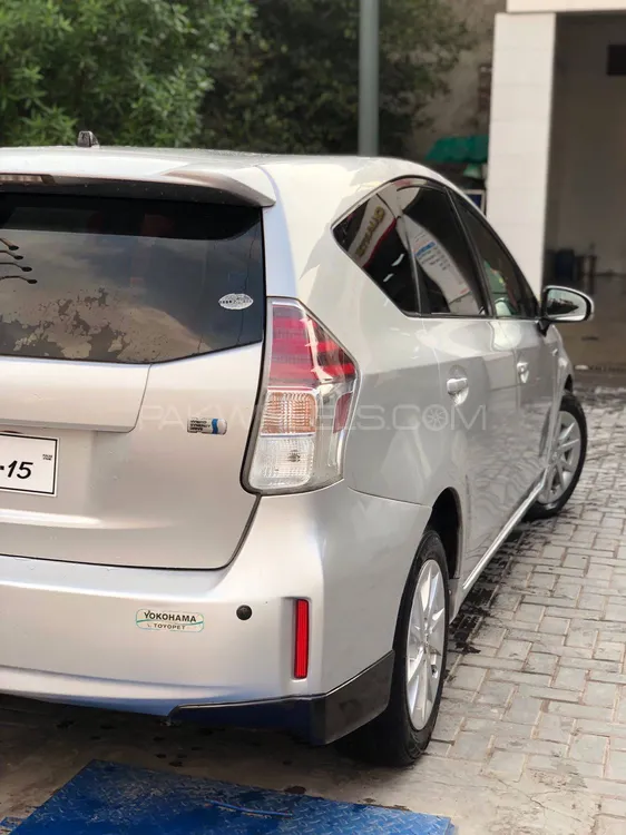 Toyota Prius Alpha 2011 for Sale in Lahore Toyota Prius Alpha 2011 for Sale in Lahore Image-5