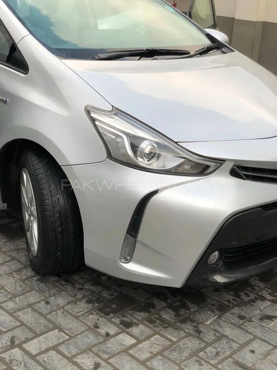 Toyota Prius Alpha 2011 for Sale in Lahore Toyota Prius Alpha 2011 for Sale in Lahore Image-4