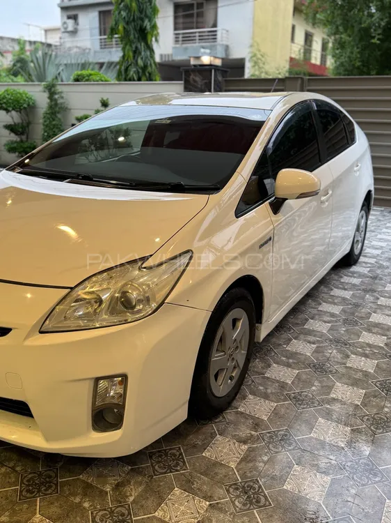 Toyota Prius 2011 for Sale in Lahore Image-1