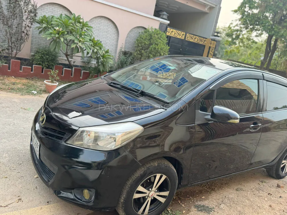 Toyota Vitz 2011 for Sale in Mandi bahauddin Image-1