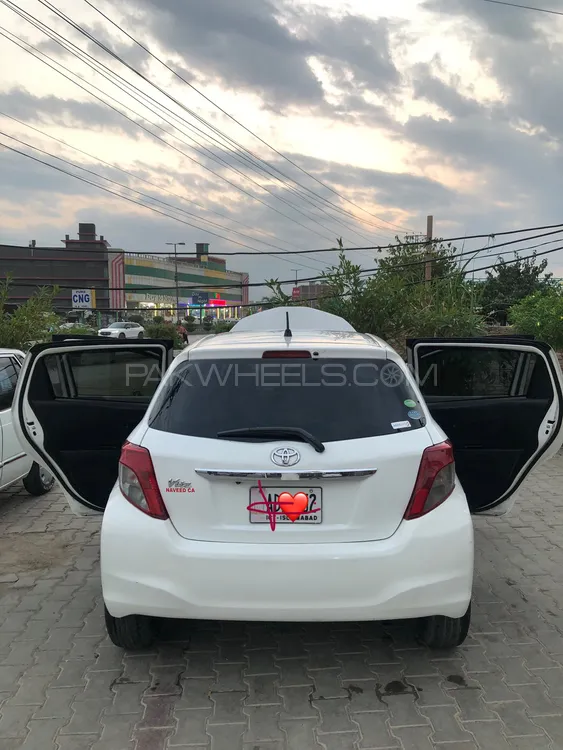 Toyota Vitz 2013 for Sale in Peshawar Image-1