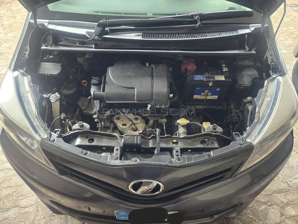 Toyota Vitz 2013 for Sale in Lahore Image-1