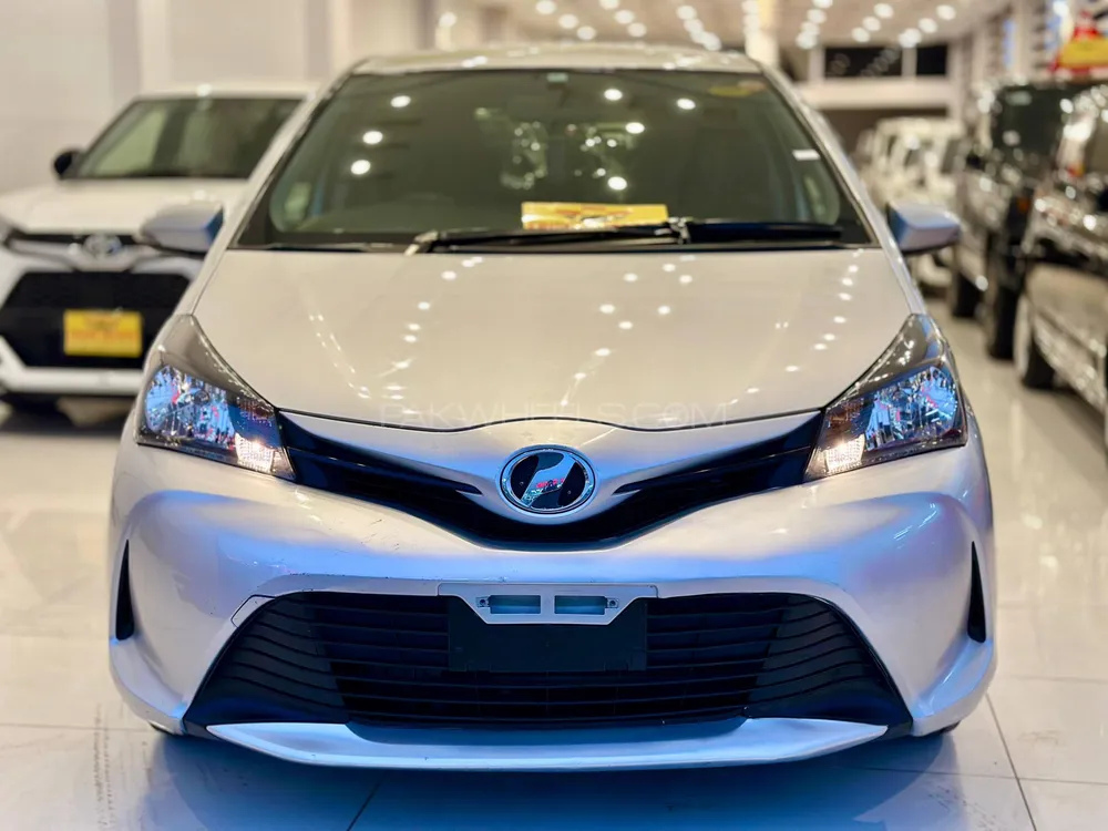 Toyota Vitz 2015 for Sale in Peshawar Image-1