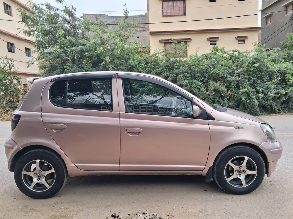 Toyota Vitz 2001 for Sale in Karachi Image-1