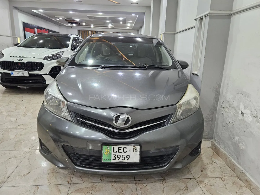 Toyota Vitz 2012 for Sale in Multan Image-1