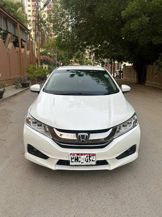 Honda Grace Hybrid 2016 for Sale in Karachi Image-1