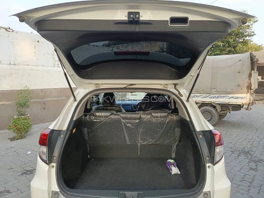 Honda Vezel 2016 for Sale in Faisalabad Honda Vezel 2016 for Sale in Faisalabad Image-8
