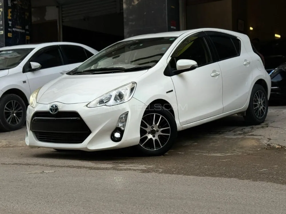 Toyota Aqua 2016 for Sale in Karachi Image-1