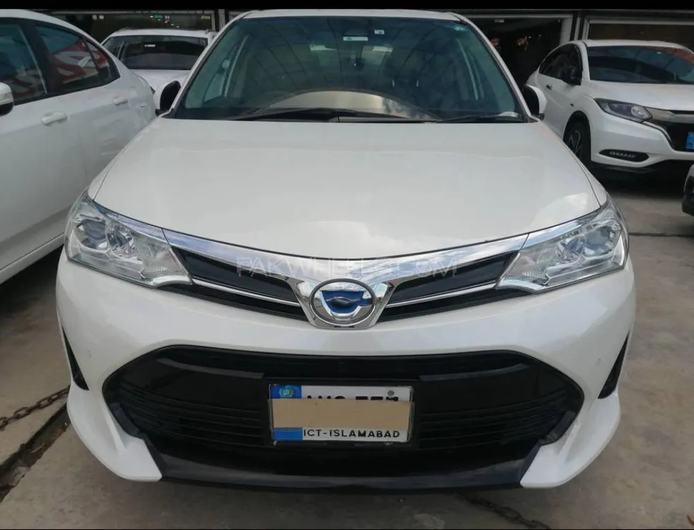 Toyota Corolla Axio 2018 for Sale in Peshawar Image-1