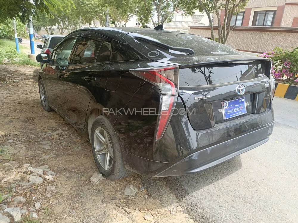 Toyota Prius 2018 for Sale in Karachi Toyota Prius 2018 for Sale in Karachi Image-5