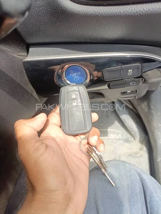 Toyota Prius 2018 for Sale in Karachi Toyota Prius 2018 for Sale in Karachi Image-13