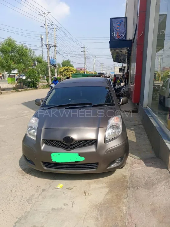Toyota Vitz 2010 for Sale in Multan Image-1