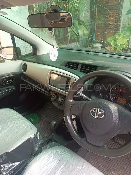 Toyota Vitz 2013 for Sale in Nowshera Image-1